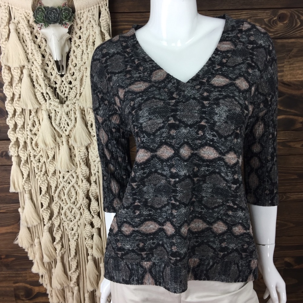 Belle by Belldini | Snakeskin Ribbed V-Neck Top‎